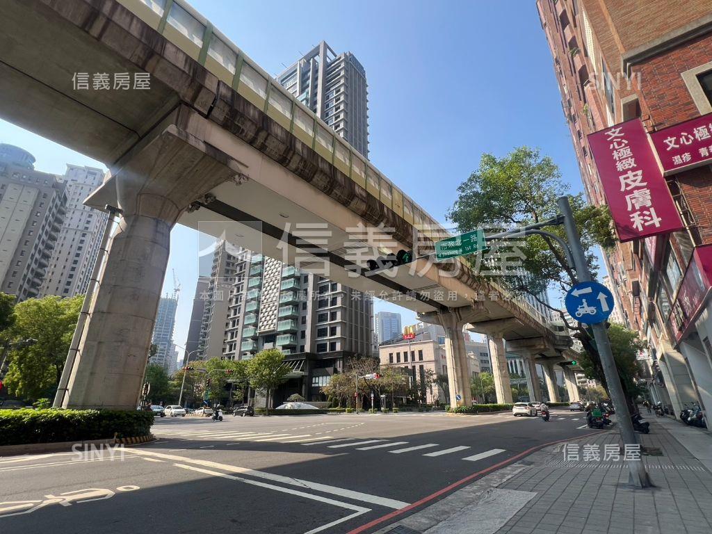 ★文心路★大面寬角間店面房屋室內格局與周邊環境