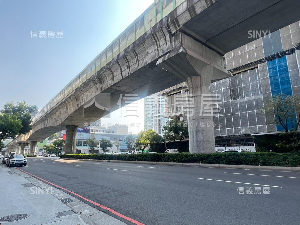 ★文心路★大面寬角間店面房屋室內格局與周邊環境