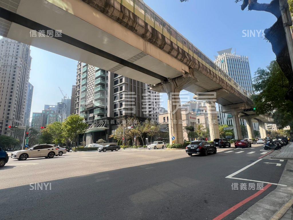 ★文心路★大面寬角間店面房屋室內格局與周邊環境