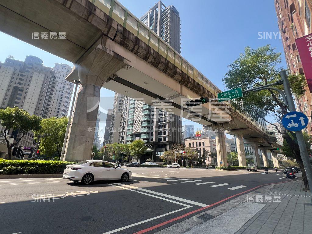 ★文心路★大面寬角間店面房屋室內格局與周邊環境