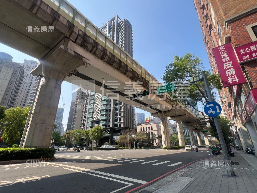 ★文心路★大面寬角間店面房屋室內格局與周邊環境