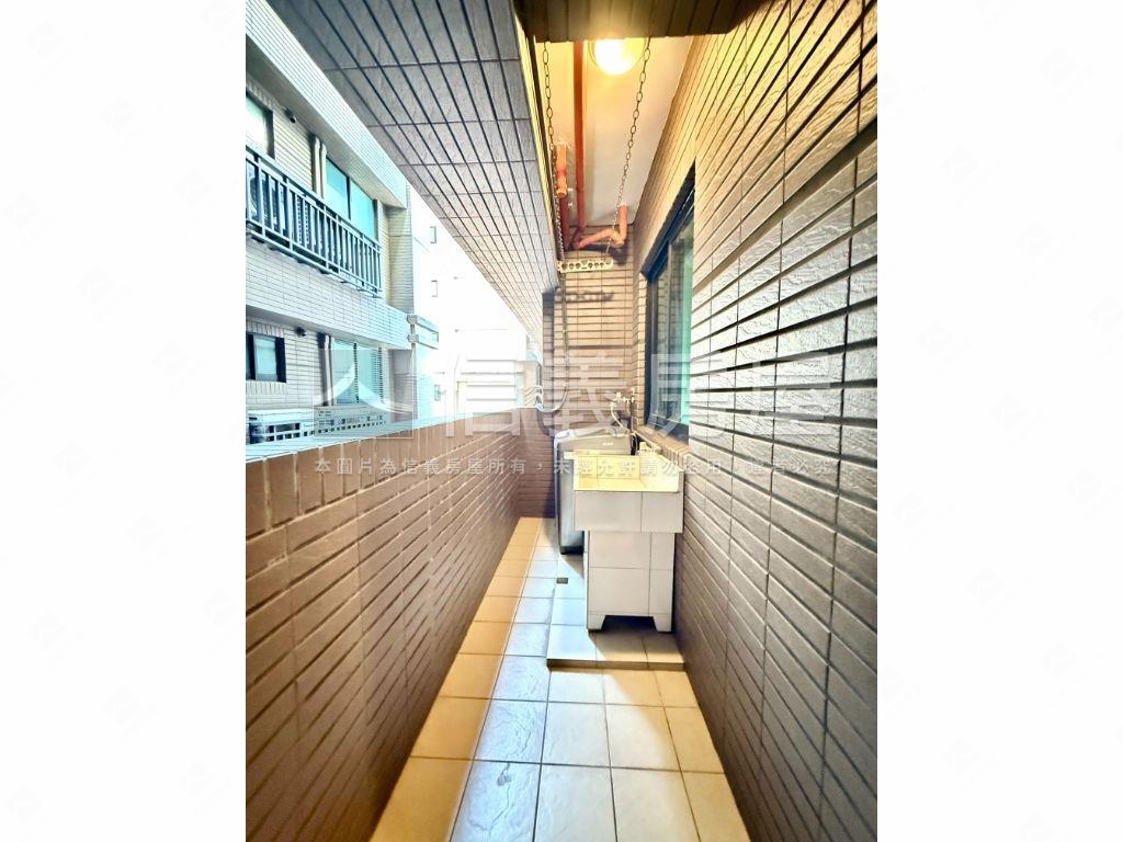 高樓層美景四房雙車位房屋室內格局與周邊環境