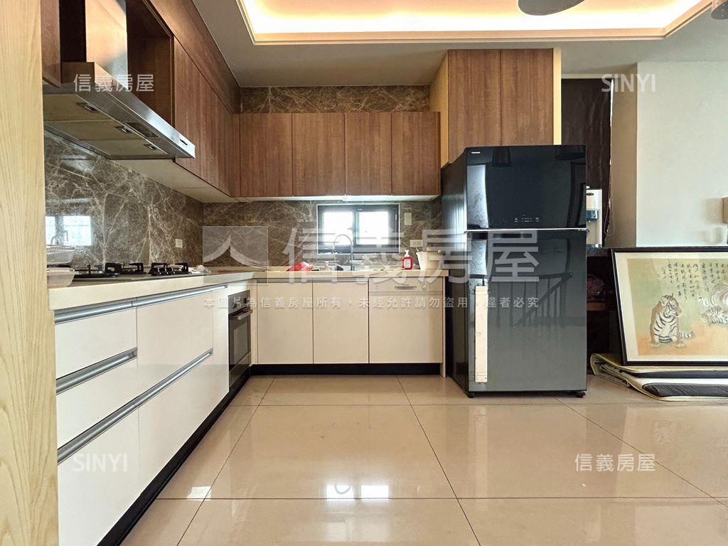 東區皇龍角窗店面房屋室內格局與周邊環境