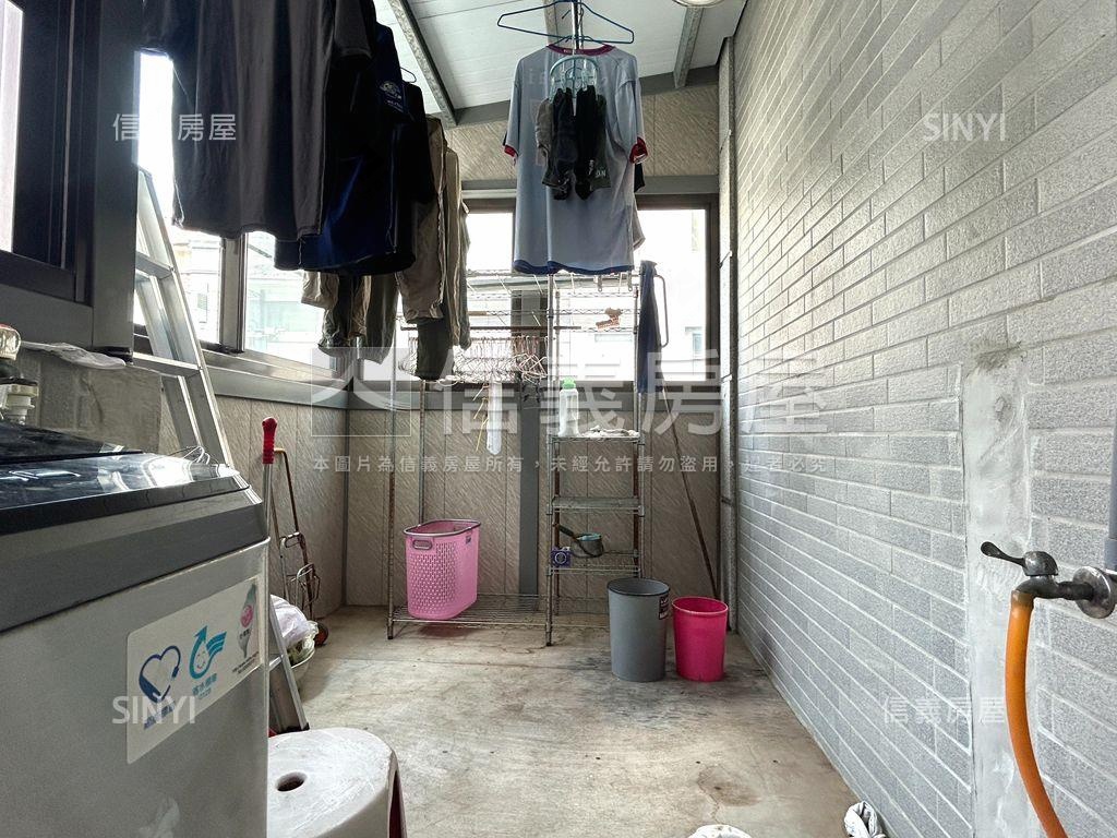 東區皇龍角窗店面房屋室內格局與周邊環境