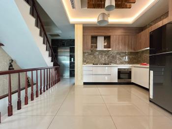 東區皇龍角窗店面