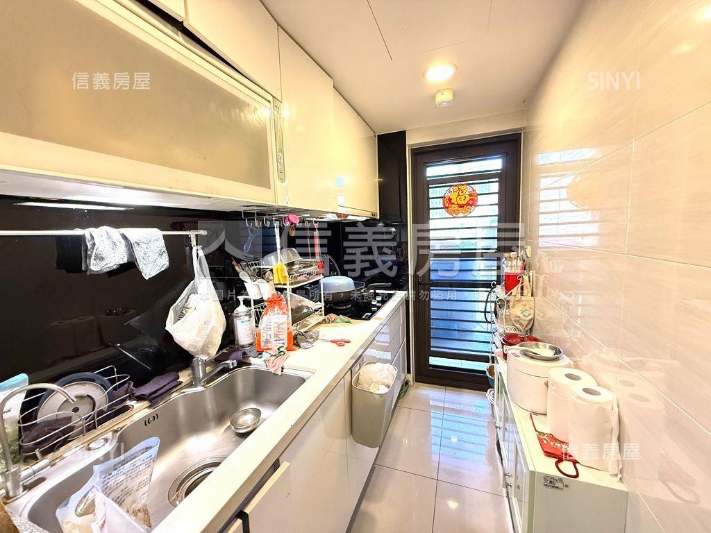 涵萃主臥衛浴有開窗房屋室內格局與周邊環境