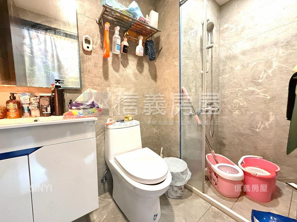 涵萃主臥衛浴有開窗房屋室內格局與周邊環境