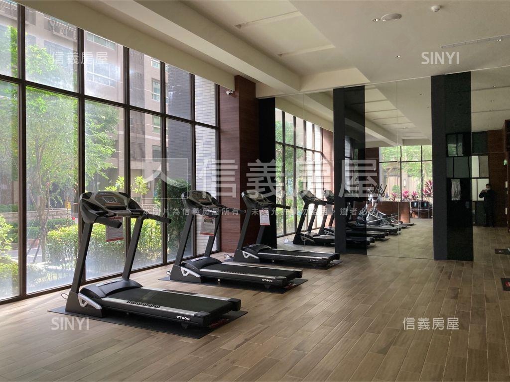 涵萃主臥衛浴有開窗房屋室內格局與周邊環境