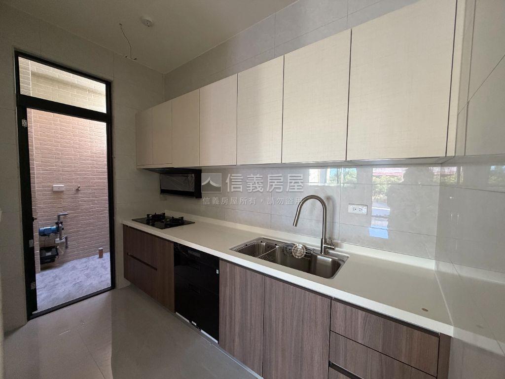 阿蓮全新大面寬車墅房屋室內格局與周邊環境