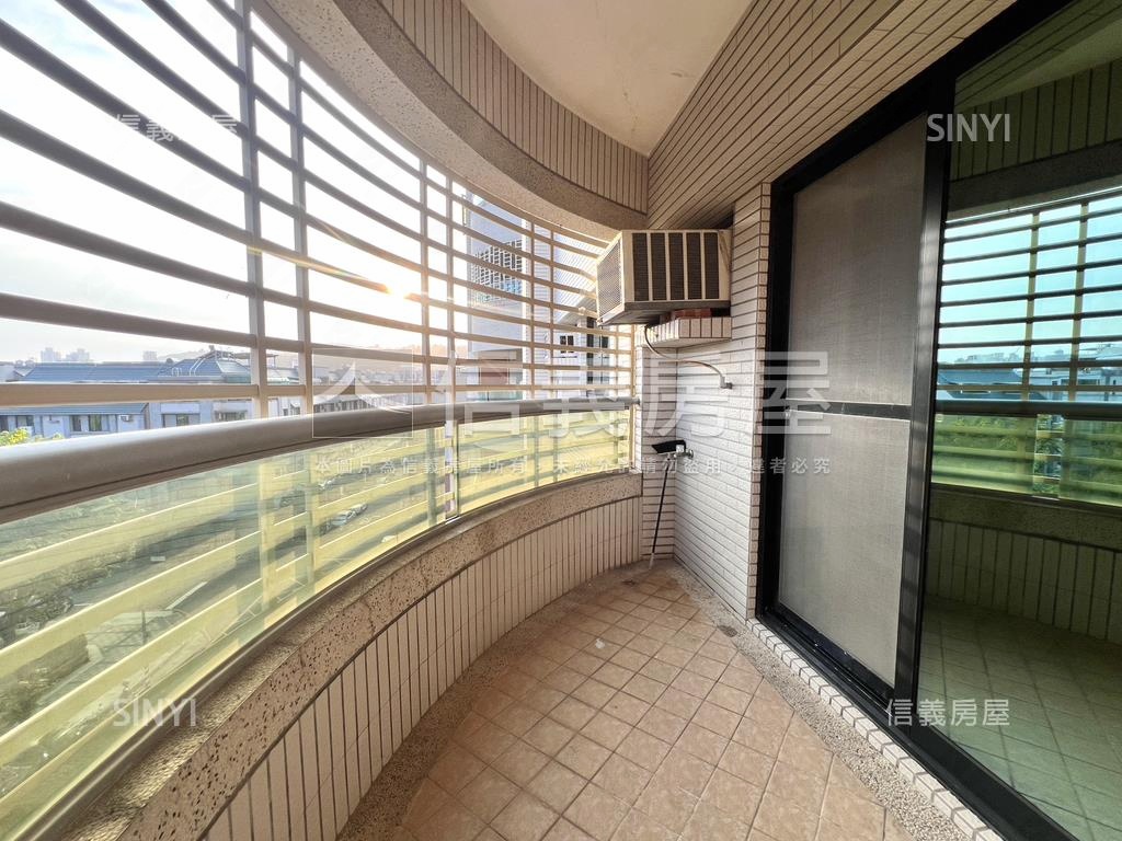 晶悅河畔公園首排四房平車房屋室內格局與周邊環境