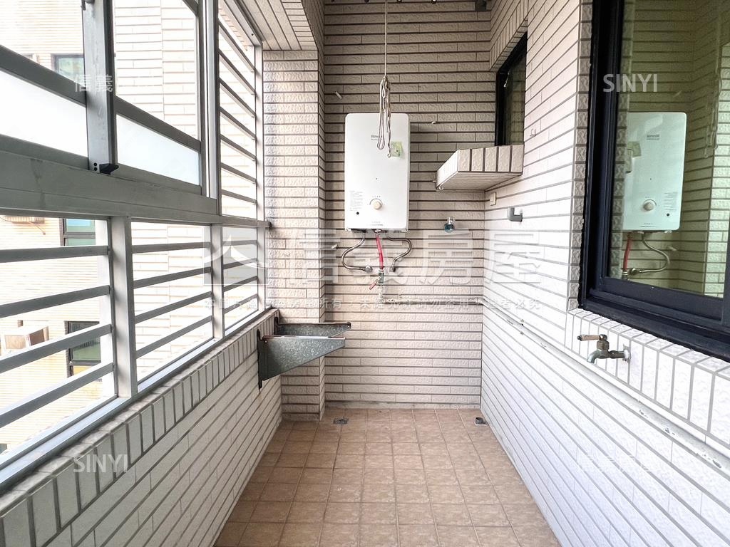 晶悅河畔公園首排四房平車房屋室內格局與周邊環境