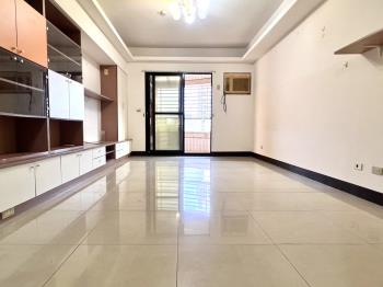 晶悅河畔公園首排四房平車