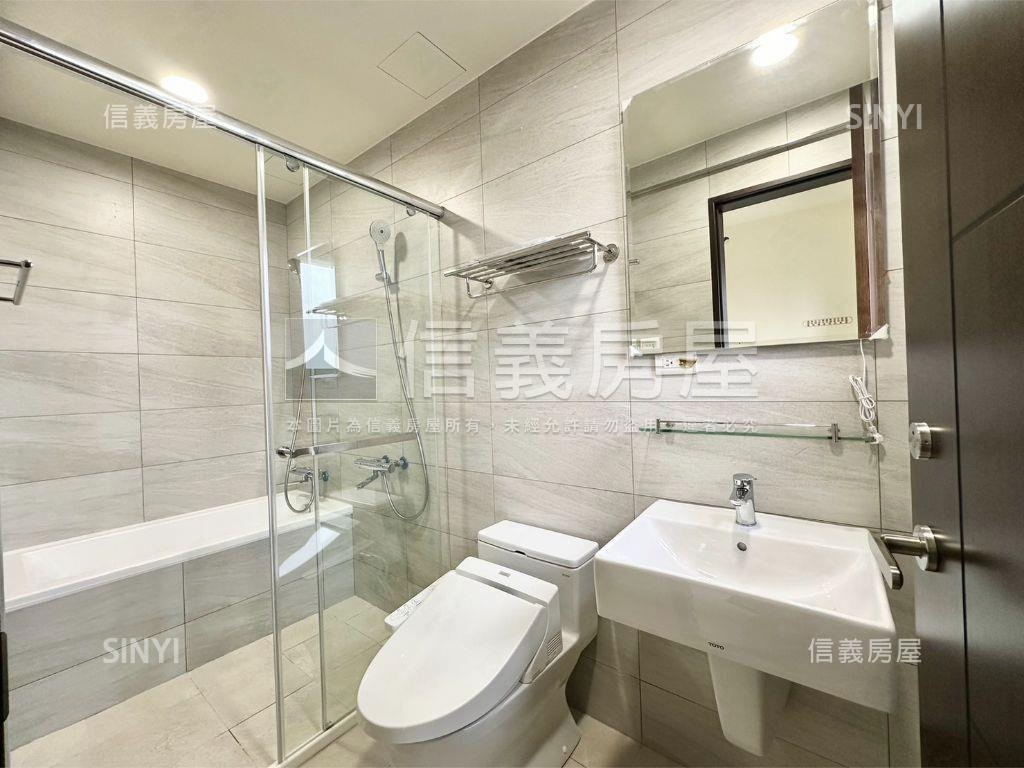 仁愛傳家全新三房車位房屋室內格局與周邊環境