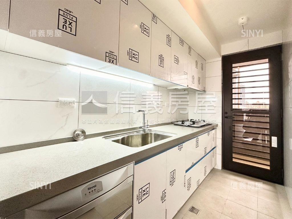 仁愛傳家全新三房車位房屋室內格局與周邊環境