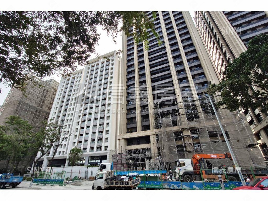 聯上康橋Ｂ１面公園平車房屋室內格局與周邊環境