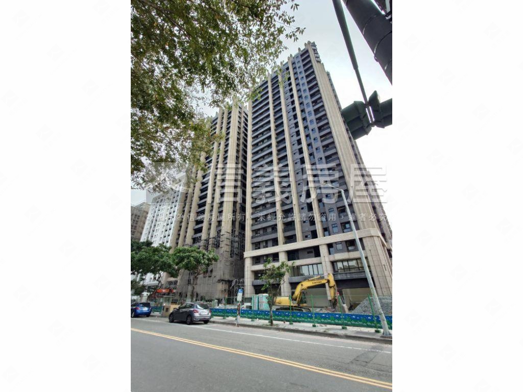 聯上康橋Ｂ１面公園平車房屋室內格局與周邊環境