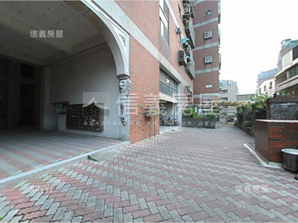 里長伯近園區附平面車位房屋室內格局與周邊環境
