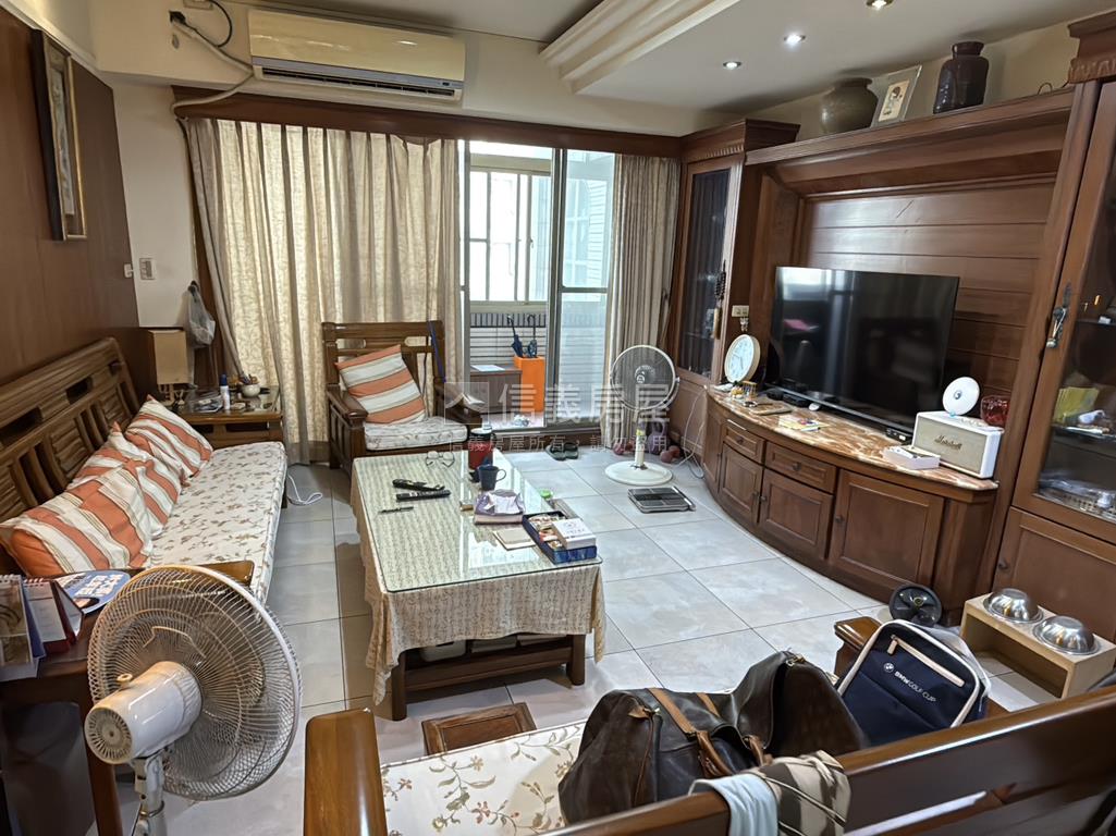 尊皇麗景採光成家六房平車房屋室內格局與周邊環境