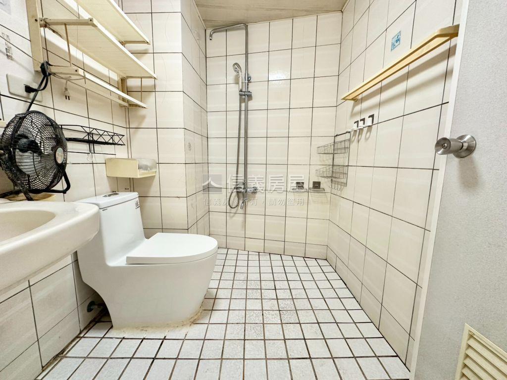 吉寶市高樓景觀兩房房屋室內格局與周邊環境