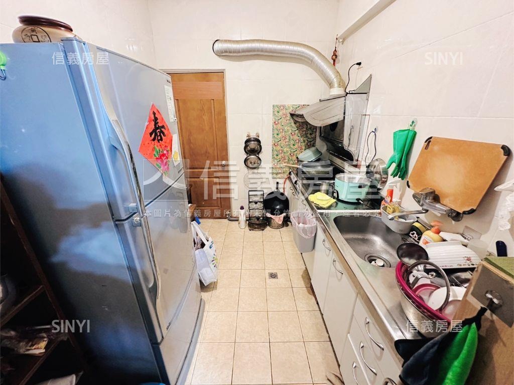 青潭屋況優質邊間三房房屋室內格局與周邊環境