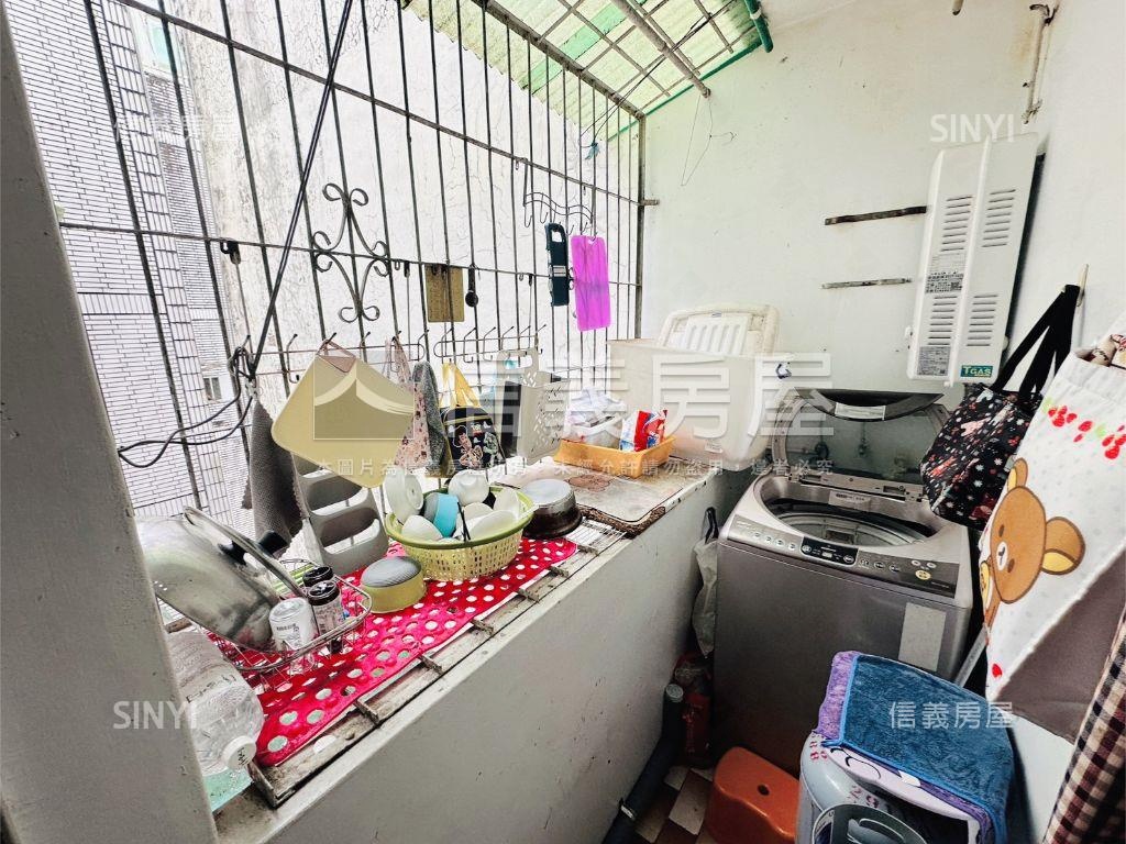 青潭屋況優質邊間三房房屋室內格局與周邊環境