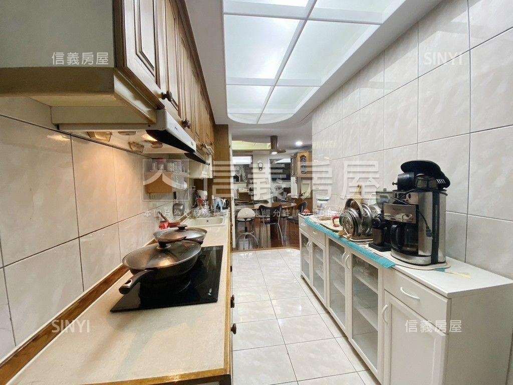 儒林天廈後棟四房車位房屋室內格局與周邊環境