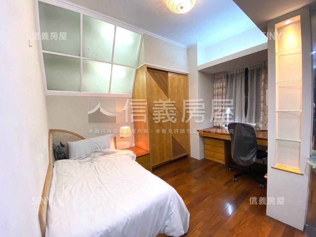 儒林天廈後棟四房車位房屋室內格局與周邊環境