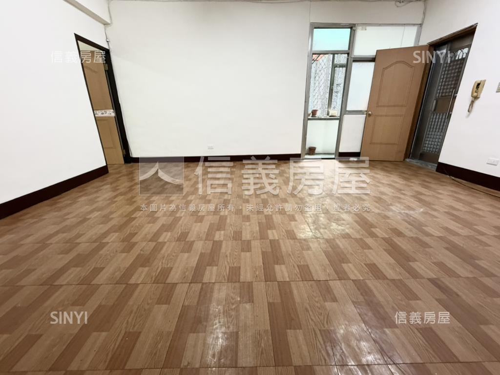 捷運邊間朗日雅築房屋室內格局與周邊環境