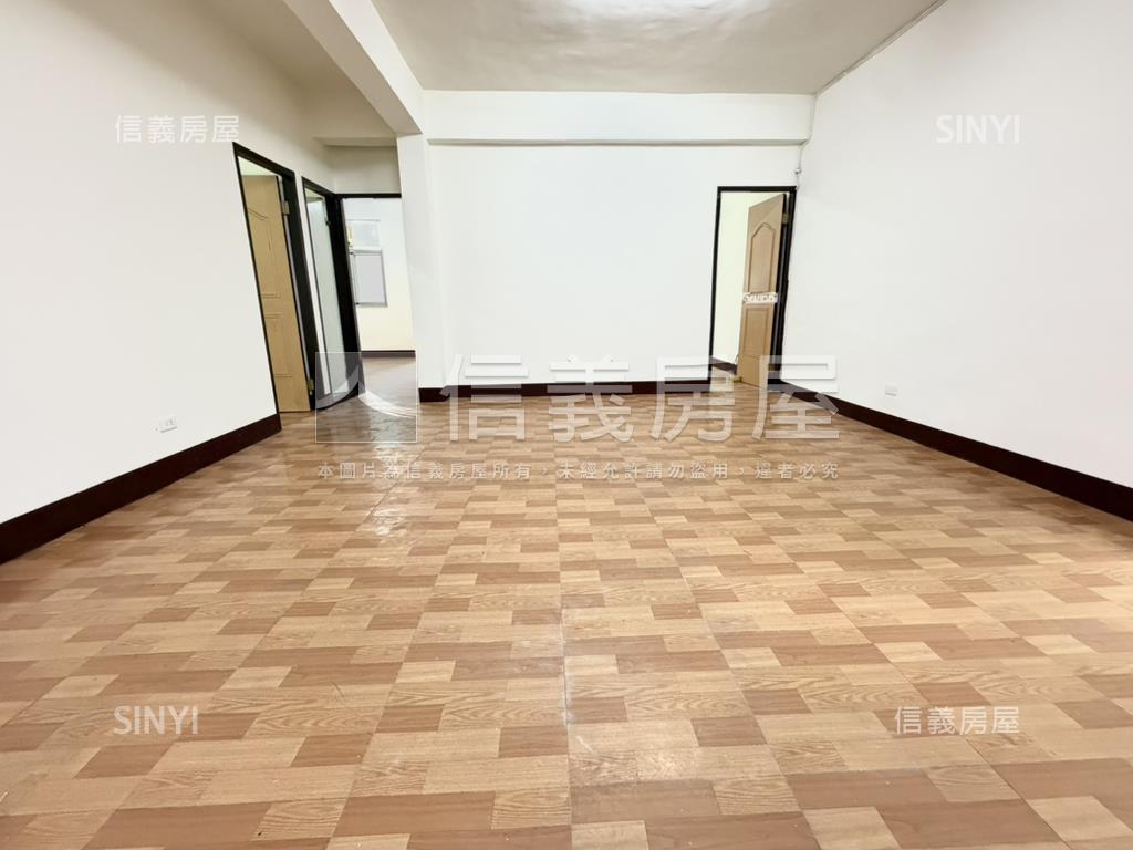 捷運邊間朗日雅築房屋室內格局與周邊環境