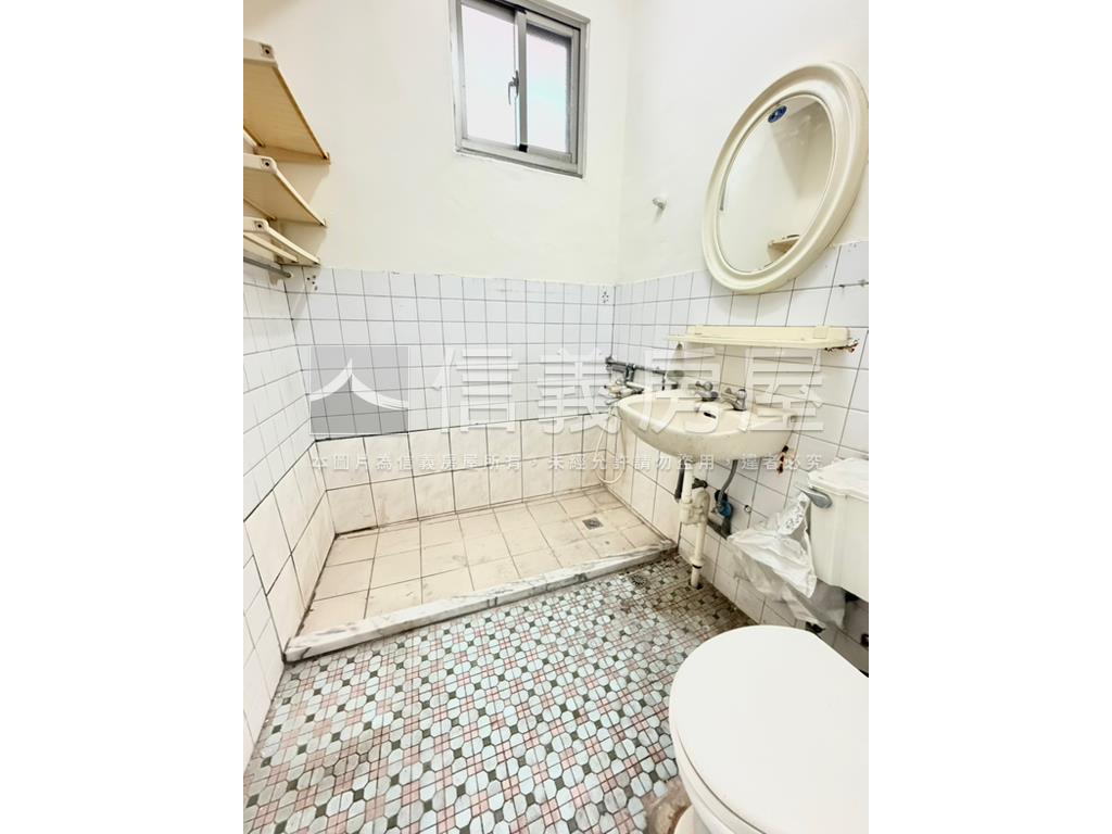 捷運邊間朗日雅築房屋室內格局與周邊環境