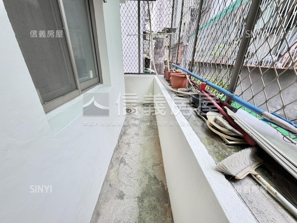 捷運邊間朗日雅築房屋室內格局與周邊環境