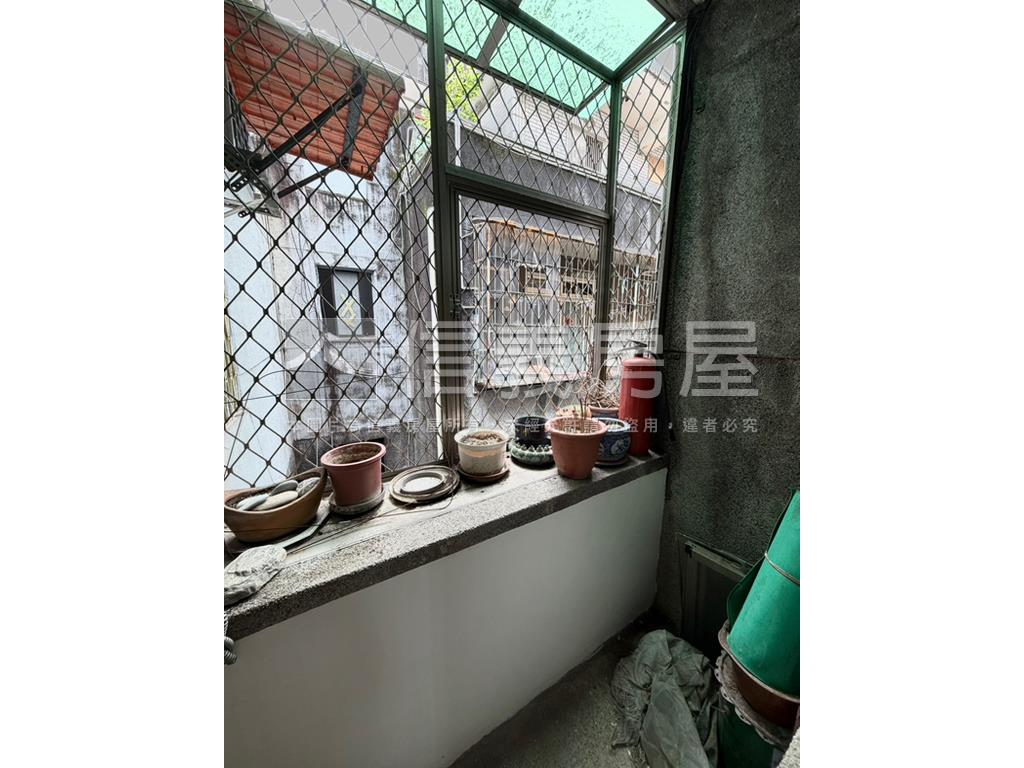 捷運邊間朗日雅築房屋室內格局與周邊環境