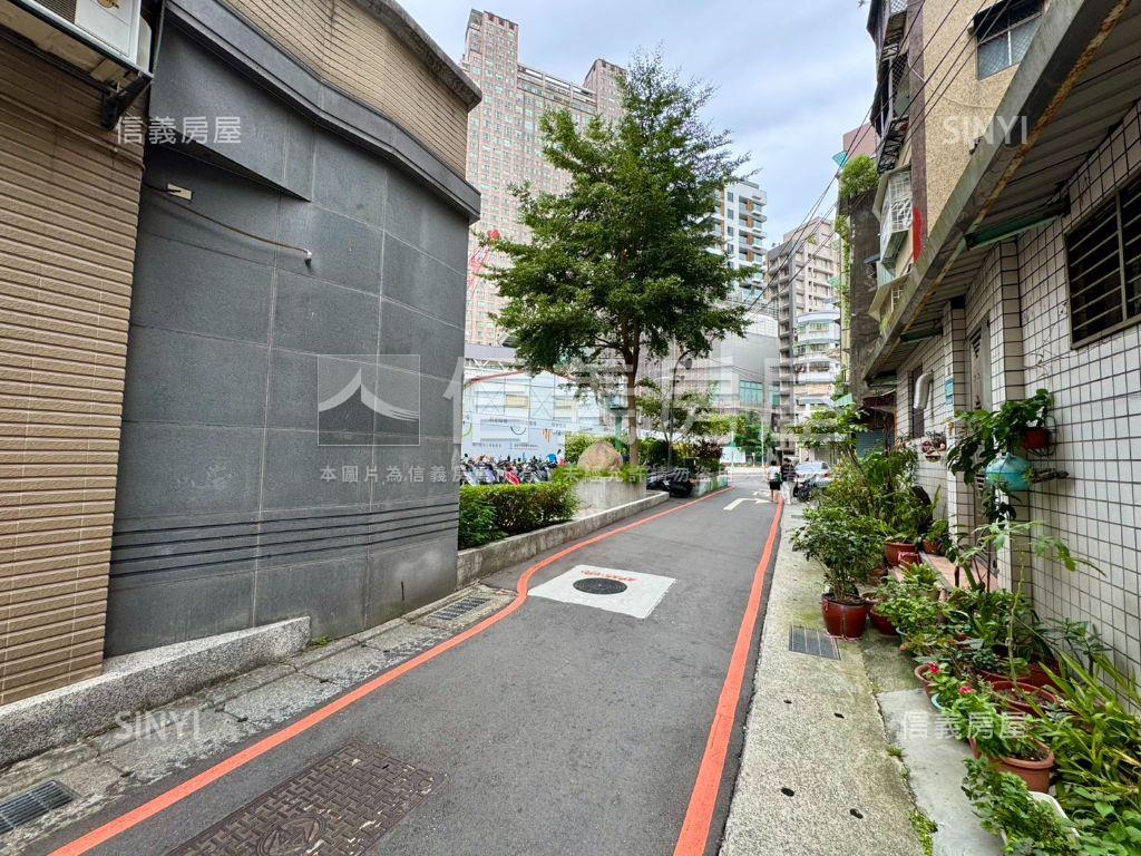 捷運邊間朗日雅築房屋室內格局與周邊環境