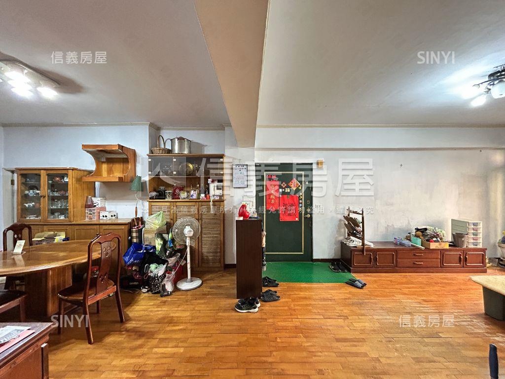 邊間三面採光四房華廈房屋室內格局與周邊環境