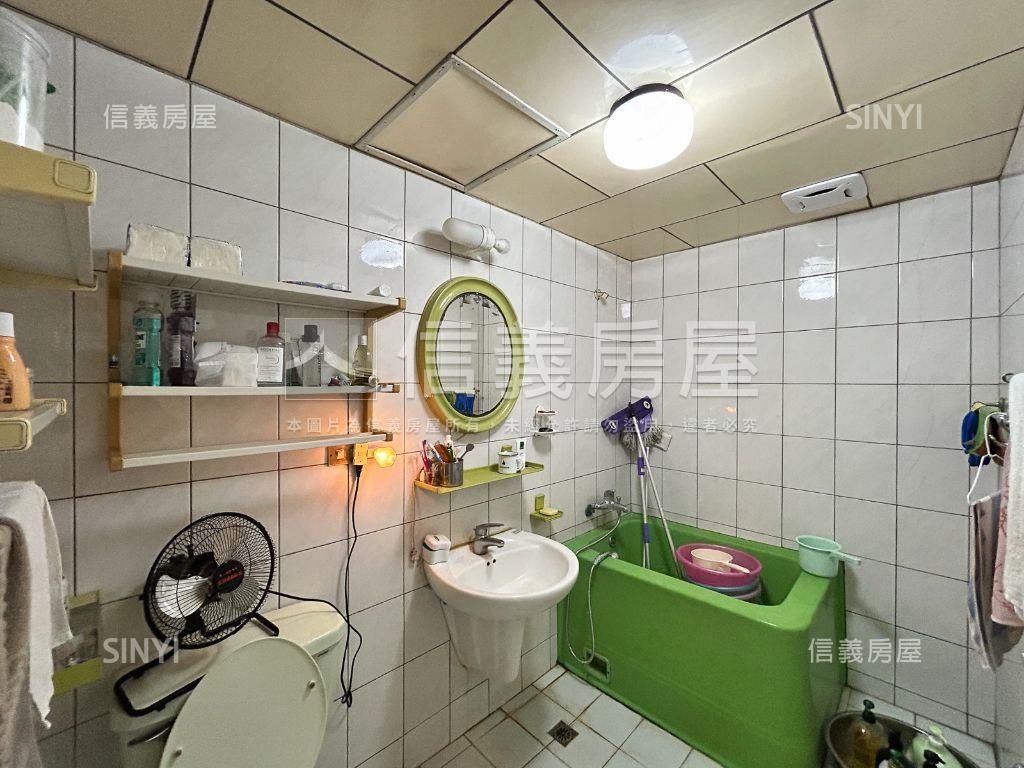 邊間三面採光四房華廈房屋室內格局與周邊環境