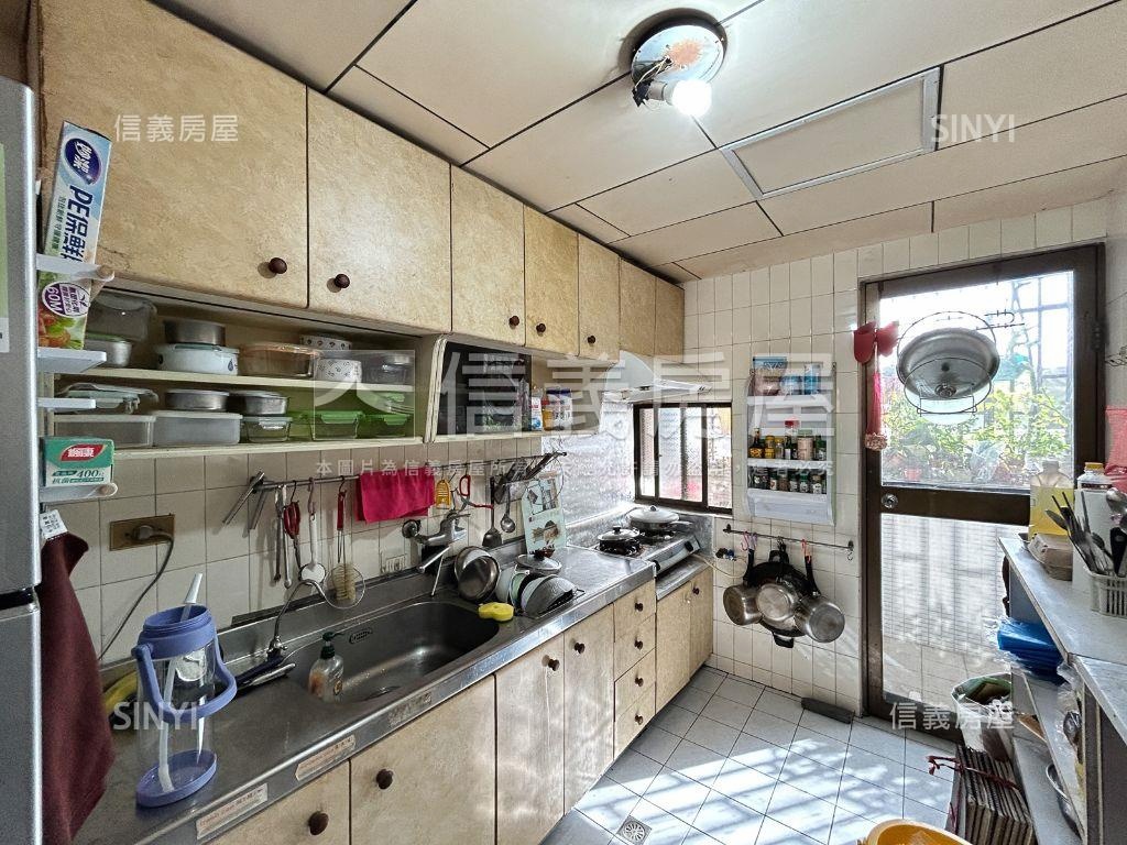 邊間三面採光四房華廈房屋室內格局與周邊環境