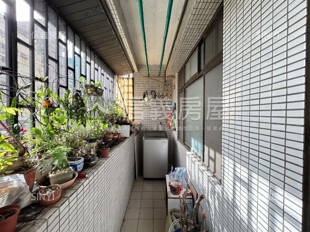 邊間三面採光四房華廈房屋室內格局與周邊環境