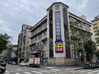 邊間三面採光四房華廈