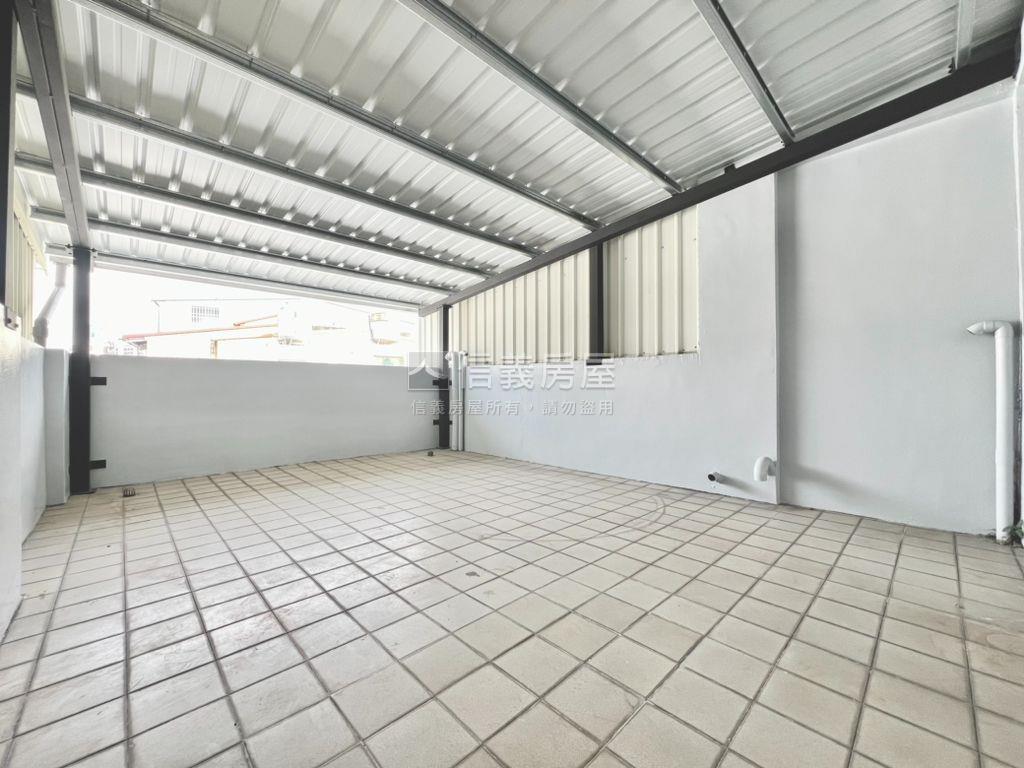 近星巴克吃市正路金店面房屋室內格局與周邊環境