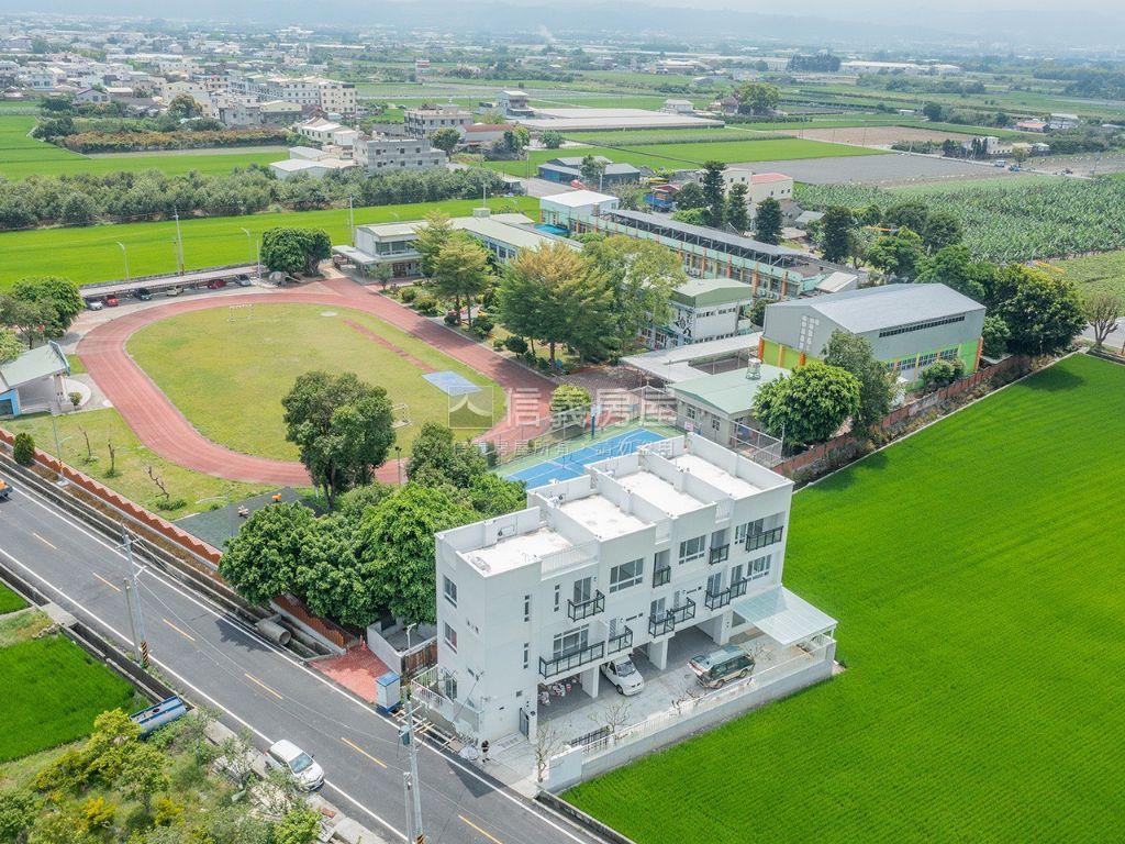 雲林全新雙車位別墅Ａ房屋室內格局與周邊環境