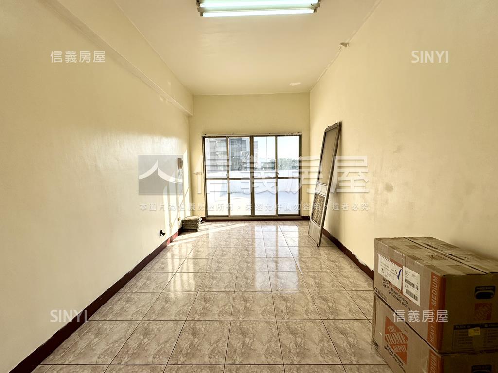 高鐵首排邊間金雞母透店房屋室內格局與周邊環境