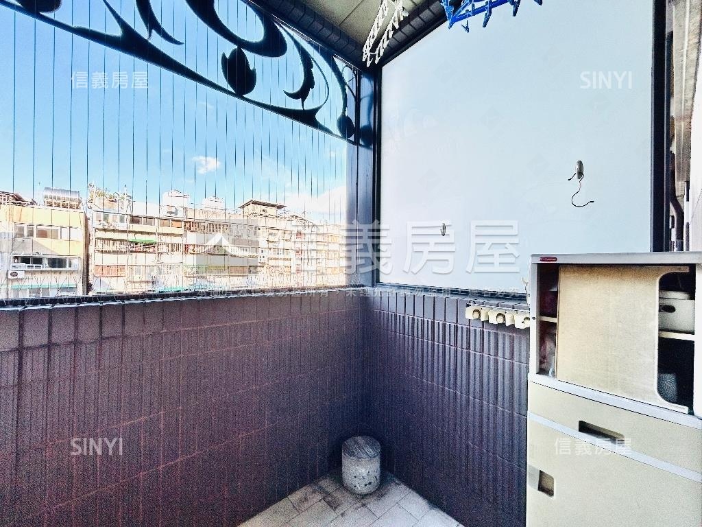 捷運遠雄首府亮麗１房房屋室內格局與周邊環境