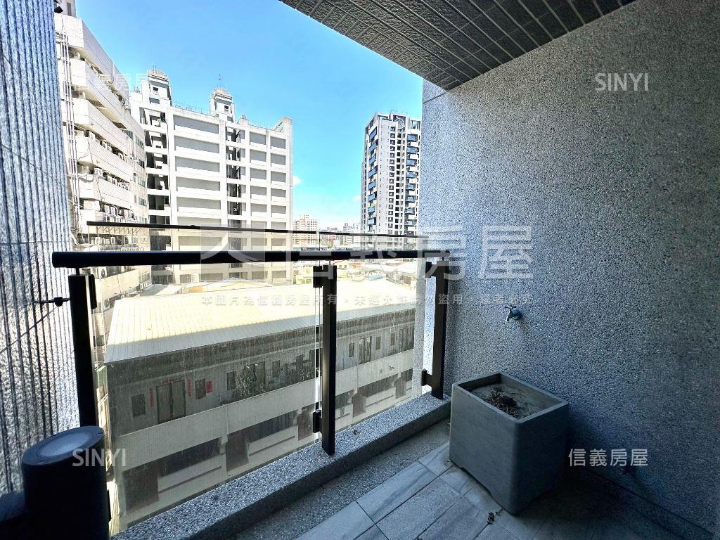 國雄文心１號３房附車位房屋室內格局與周邊環境