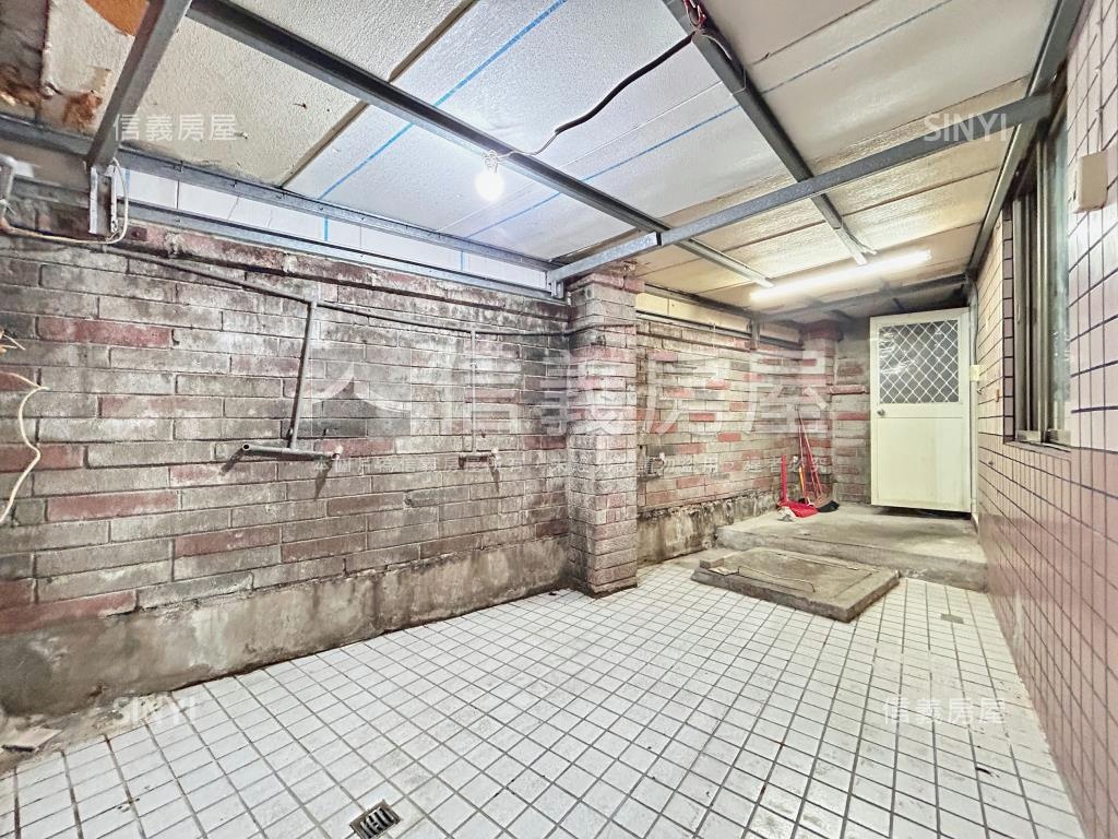 重劃區旁面寬金店面房屋室內格局與周邊環境
