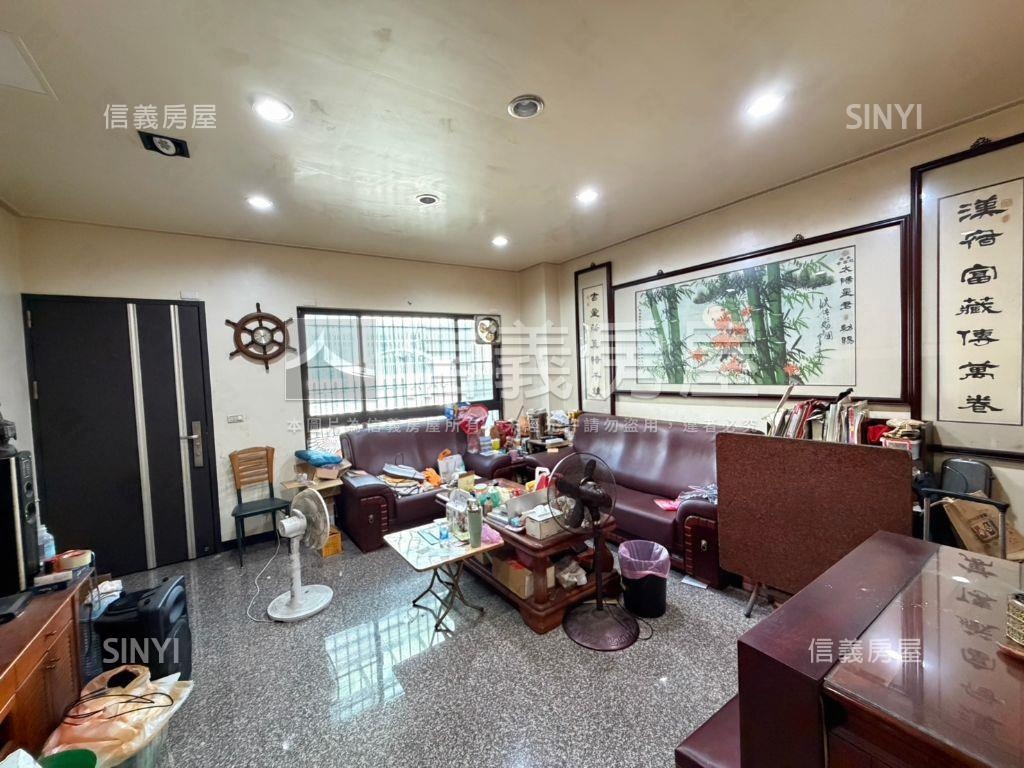 南區約９年大地坪透天房屋室內格局與周邊環境