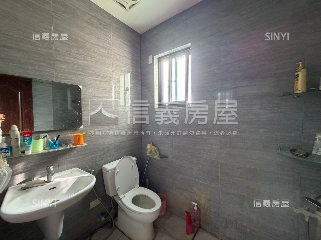 南區約９年大地坪透天房屋室內格局與周邊環境