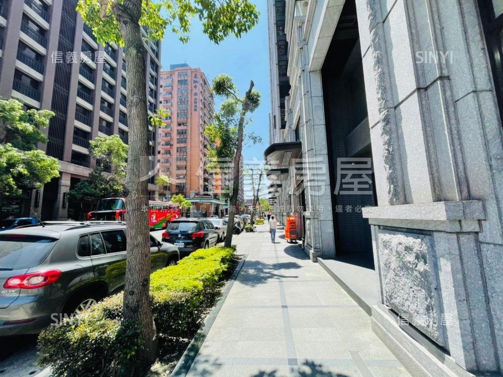 忠孝西路金店面房屋室內格局與周邊環境