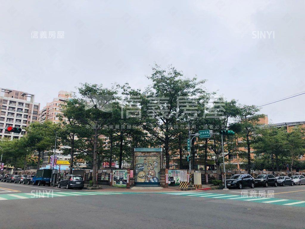 忠孝西路金店面房屋室內格局與周邊環境