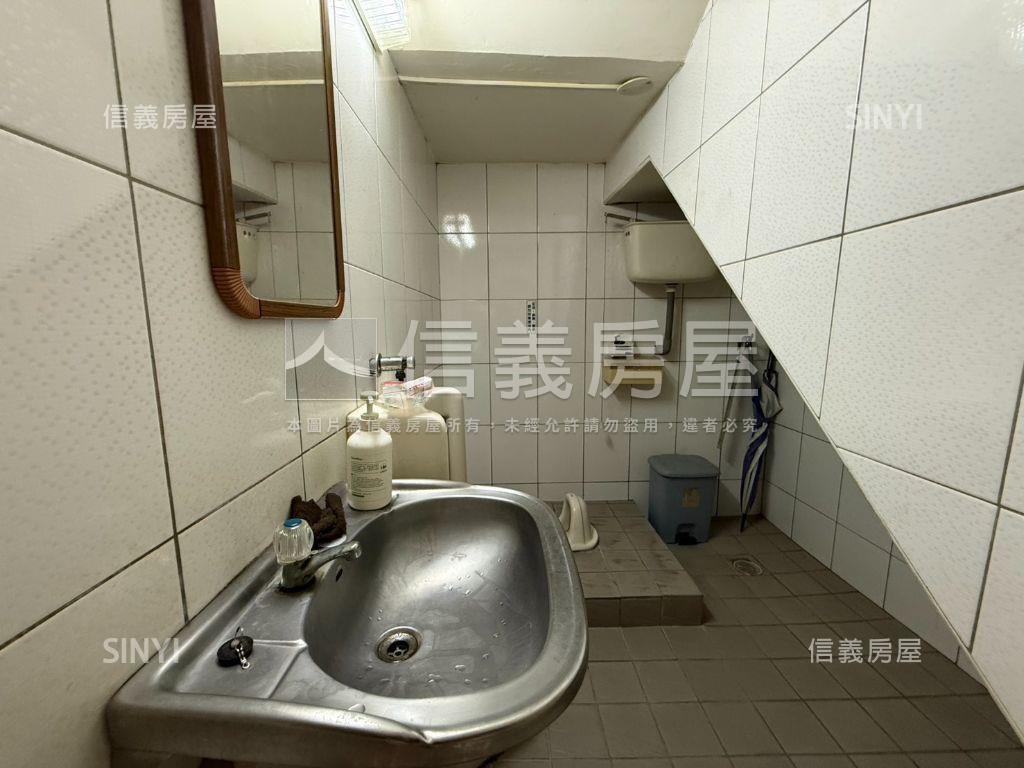 正向上路金店面房屋室內格局與周邊環境