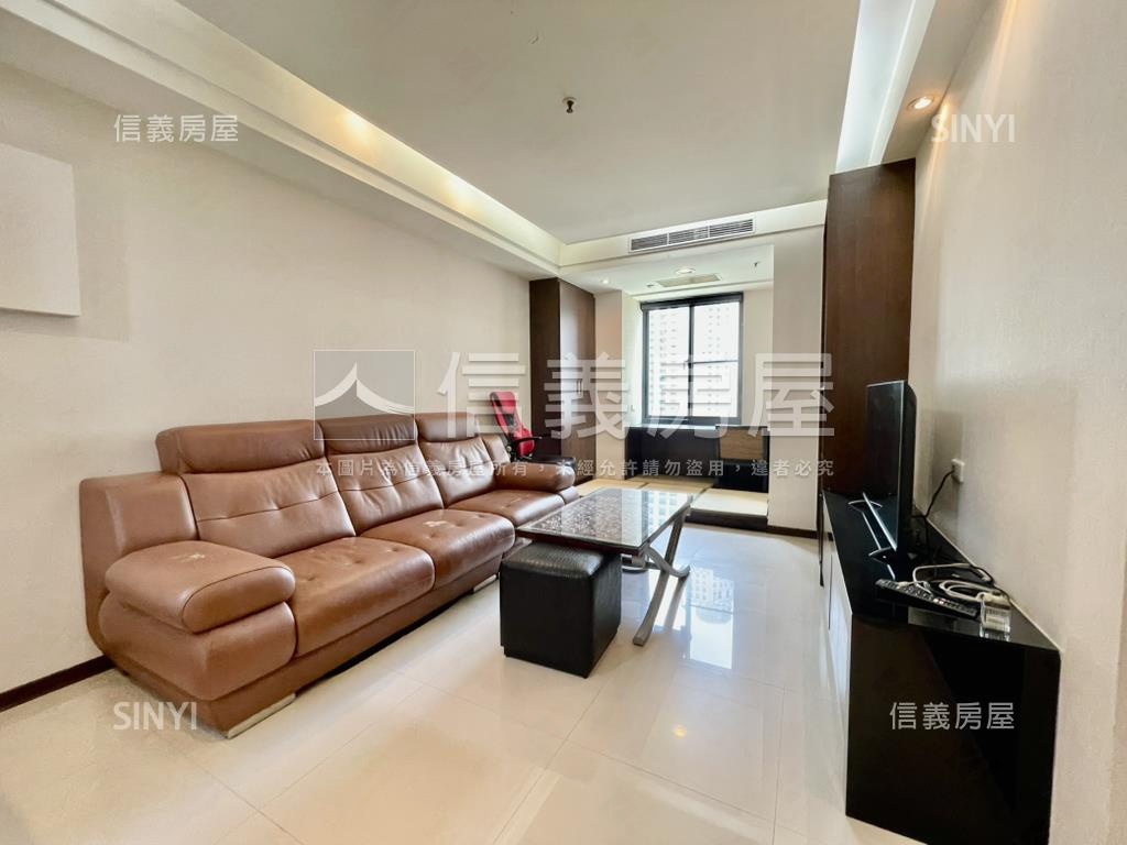 市政凱悅次頂樓配平面車位房屋室內格局與周邊環境